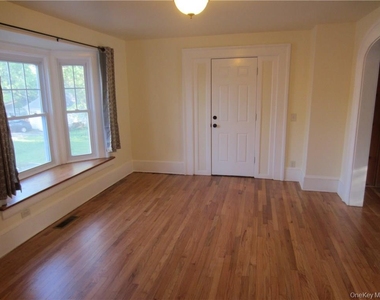 212 S Cherry Street - Photo Thumbnail 2