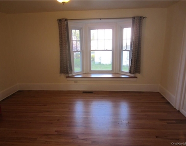 212 S Cherry Street - Photo Thumbnail 5