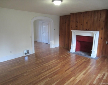 212 S Cherry Street - Photo Thumbnail 7