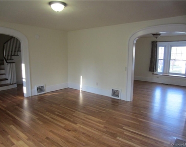 212 S Cherry Street - Photo Thumbnail 1