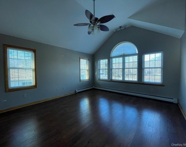 1055 Bruynswick Road - Photo Thumbnail 17