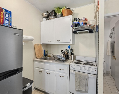 194 Jersey Avenue - Photo Thumbnail 2