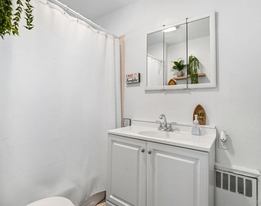 194 Jersey Avenue - Photo Thumbnail 6
