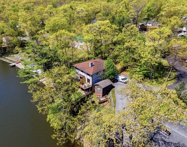 194 Jersey Avenue - Photo Thumbnail 9