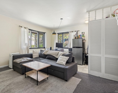 194 Jersey Avenue - Photo Thumbnail 5
