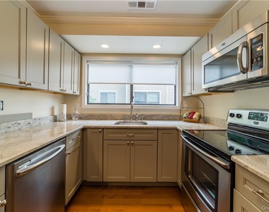 170 Birchwood Close - Photo Thumbnail 3