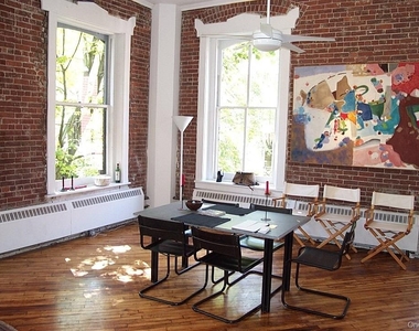 300 Ferdon Avenue - Photo Thumbnail 7