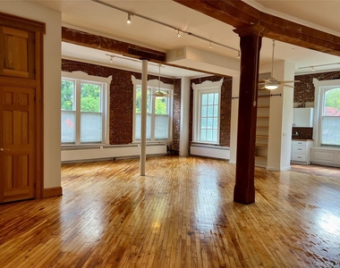 300 Ferdon Avenue - Photo Thumbnail 3