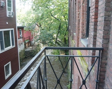 300 Ferdon Avenue - Photo Thumbnail 12