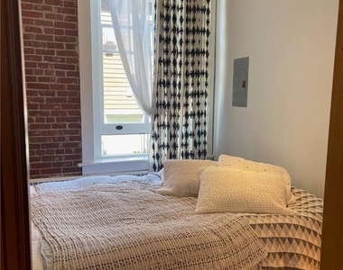 300 Ferdon Avenue - Photo Thumbnail 10