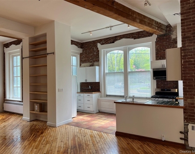 300 Ferdon Avenue - Photo Thumbnail 5