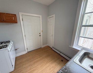 60 Carroll Street - Photo Thumbnail 5