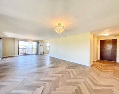 12 Bond Street - Photo Thumbnail 2