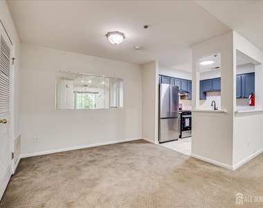 936 Waterford Drive - Photo Thumbnail 12