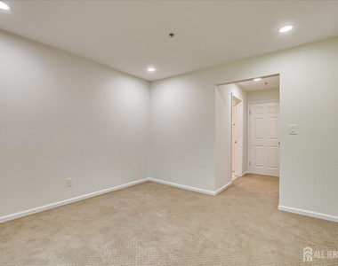 936 Waterford Drive - Photo Thumbnail 23