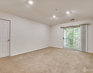 936 Waterford Drive - Photo Thumbnail 8
