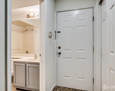 936 Waterford Drive - Photo Thumbnail 5