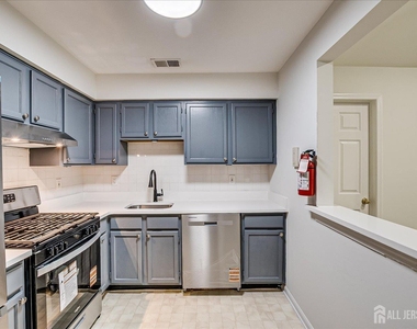 936 Waterford Drive - Photo Thumbnail 14