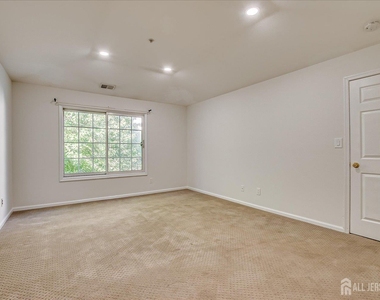 936 Waterford Drive - Photo Thumbnail 19