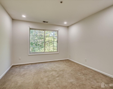 936 Waterford Drive - Photo Thumbnail 22