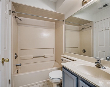 936 Waterford Drive - Photo Thumbnail 24