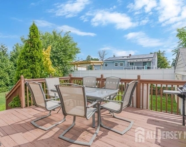110 Parker Street - Photo Thumbnail 19