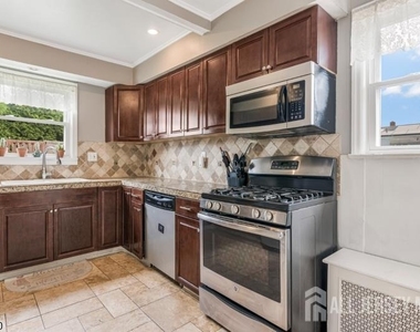 110 Parker Street - Photo Thumbnail 11
