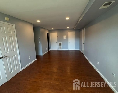 332 College Drive - Photo Thumbnail 7