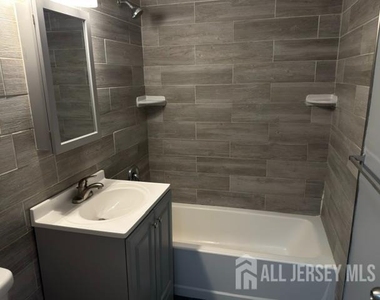 332 College Drive - Photo Thumbnail 10