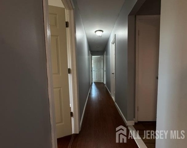 332 College Drive - Photo Thumbnail 6
