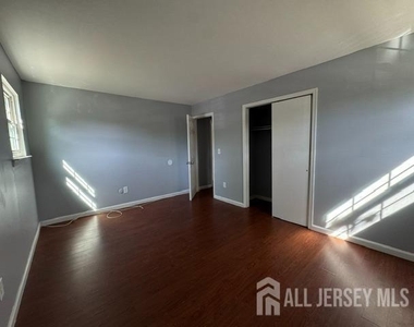 332 College Drive - Photo Thumbnail 5