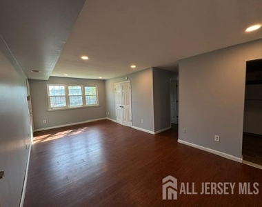 332 College Drive - Photo Thumbnail 8