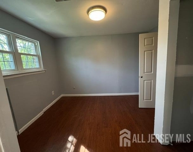 332 College Drive - Photo Thumbnail 9
