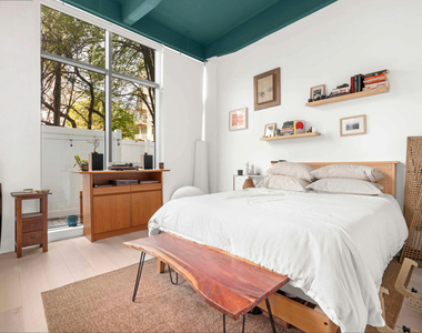 338 Berry Street - Photo Thumbnail 2