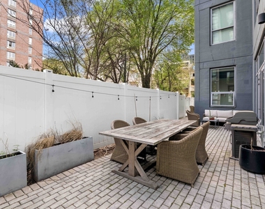 338 Berry Street - Photo Thumbnail 6