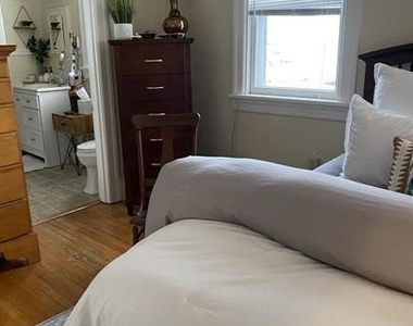44 S Loudoun Street - Photo Thumbnail 8