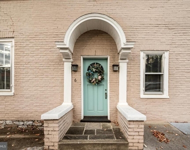 6 E Cecil St - Photo Thumbnail 2