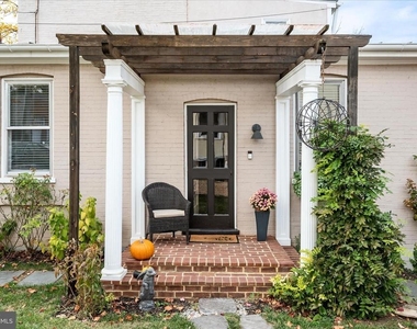 6 E Cecil St - Photo Thumbnail 1