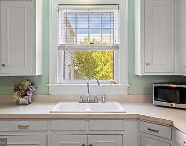 6 E Cecil St - Photo Thumbnail 11