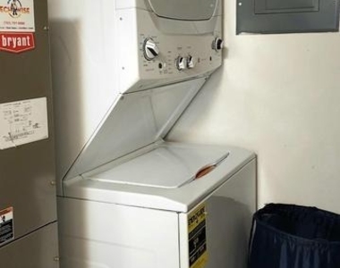 10204 Ashbrooke Court - Photo Thumbnail 7