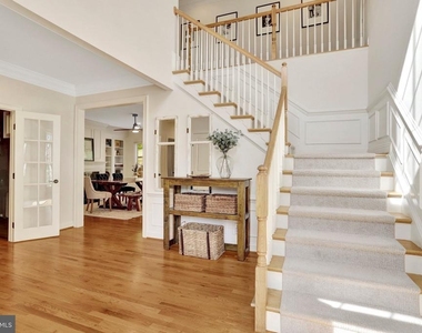 5231 Winter View Drive - Photo Thumbnail 5