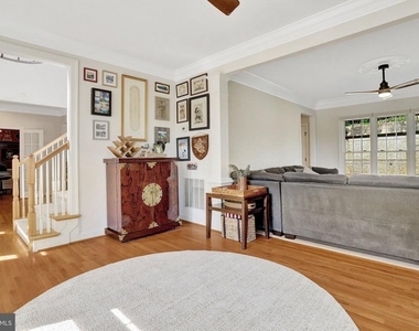 5231 Winter View Drive - Photo Thumbnail 10