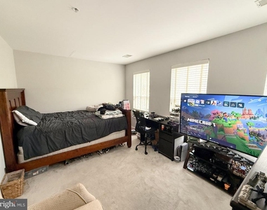 162 Barrett Place - Photo Thumbnail 9