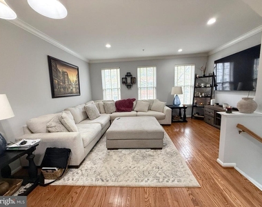 162 Barrett Place - Photo Thumbnail 4