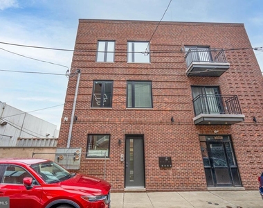 2323 E Cabot Street - Photo Thumbnail 4