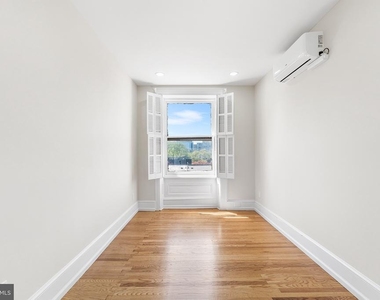 2309 Green Street - Photo Thumbnail 6