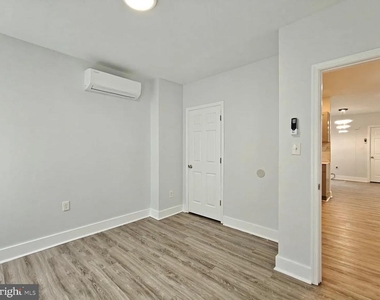 1404 N 21st Street - Photo Thumbnail 2