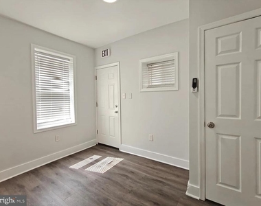 1404 N 21st Street - Photo Thumbnail 3