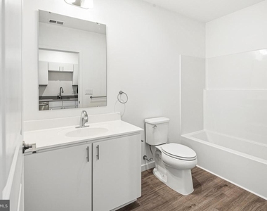 915 N Broad Street - Photo Thumbnail 5