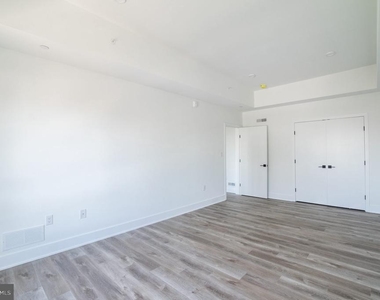 1420 Point Breeze Avenue - Photo Thumbnail 16